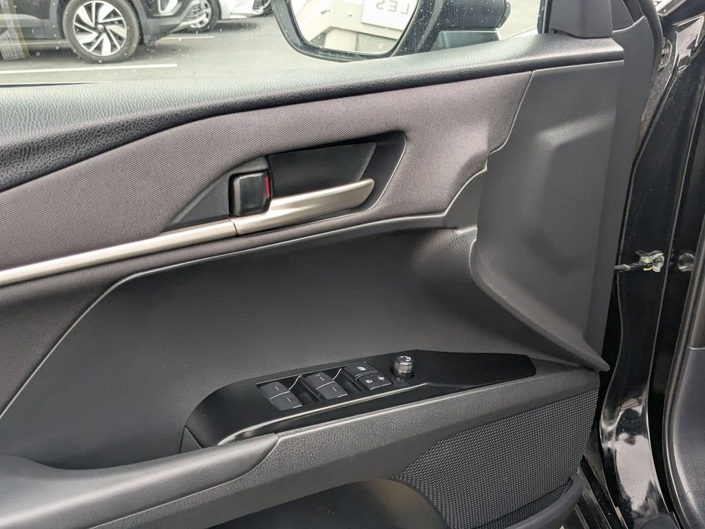 Used 2025 Toyota Camry LE image 15