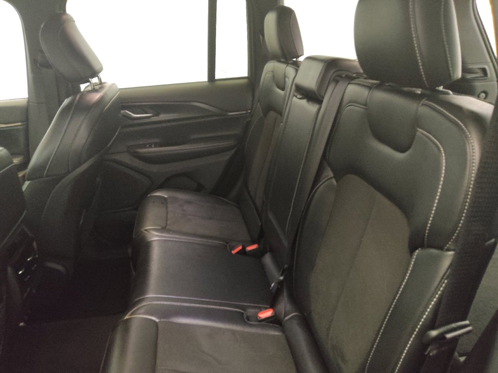 Used 2023 Jeep Grand Cherokee Altitude AWD/4WD image 18