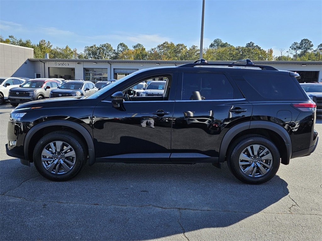 New 2025 Nissan Pathfinder SV w/ SV Premium Package image 2