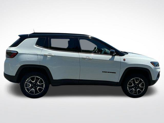 Used 2024 Jeep Compass Trailhawk AWD/4WD image 9