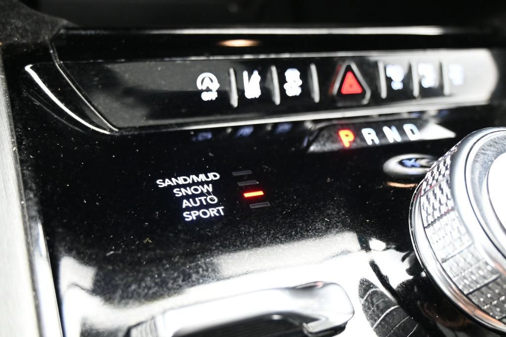 Used 2025 Jeep Wagoneer Series III w/ Premium Group I AWD/4WD image 24