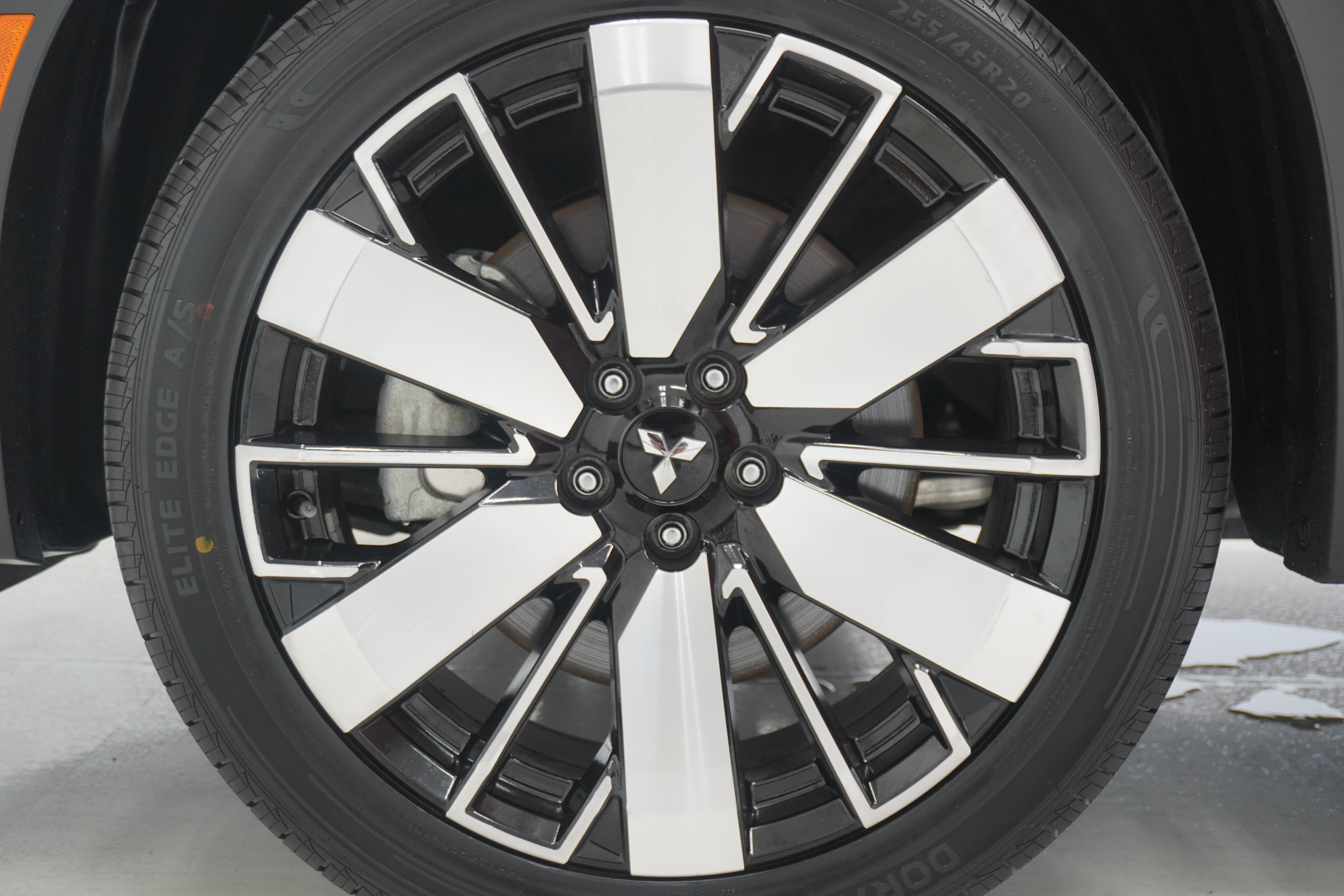 Used 2025 Mitsubishi Outlander SE FWD image 30
