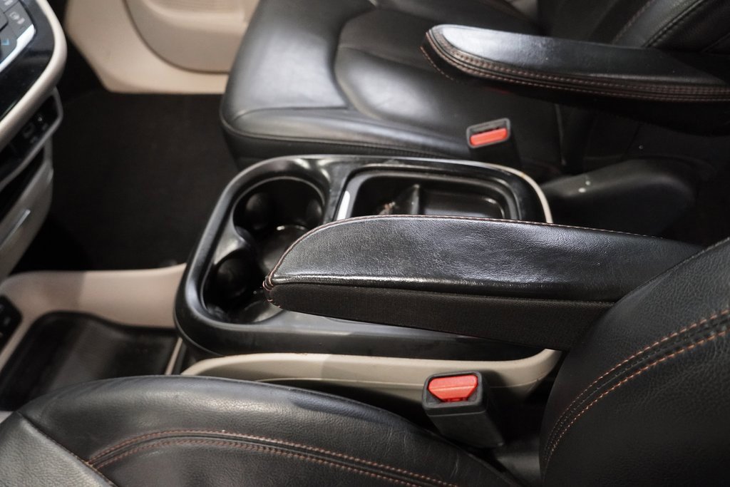 Used 2019 Chrysler Pacifica Touring-L image 21
