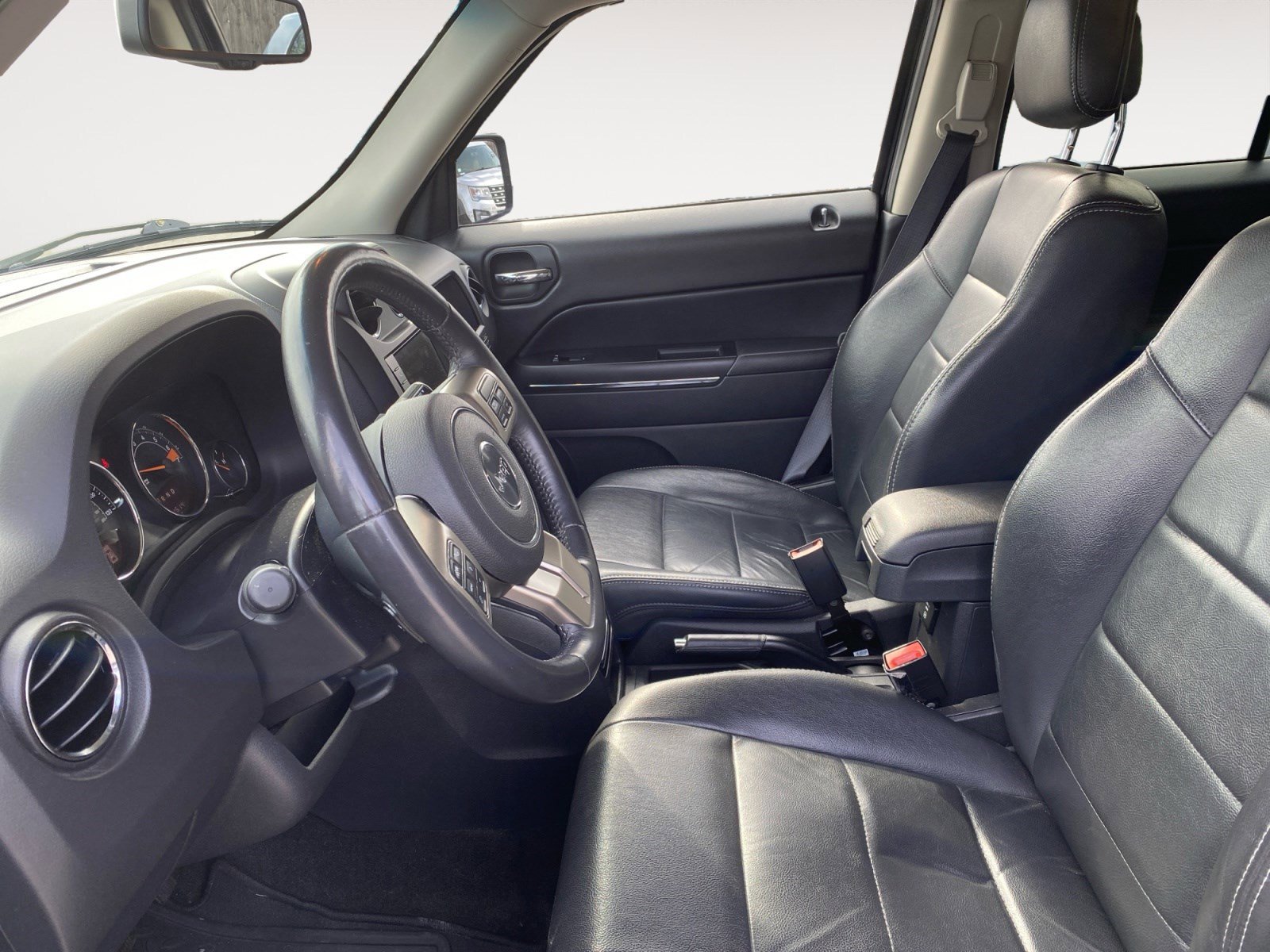 Used 2015 Jeep Patriot Limited w/ Sun/Sound Group image 20