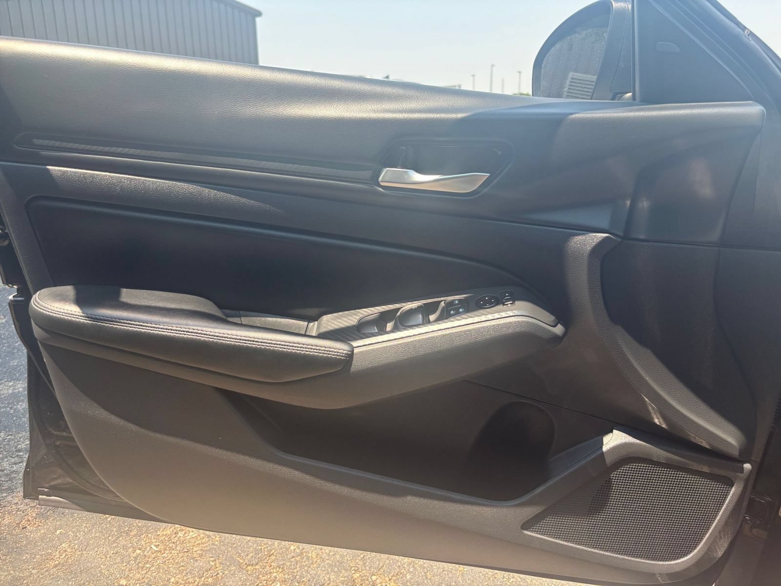 Used 2025 Nissan Altima 2.5 SV FWD image 18