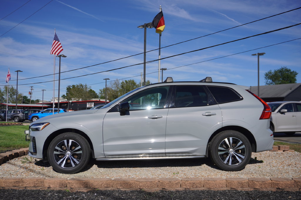 Used 2024 Volvo XC60 B5 Core AWD/4WD image 4