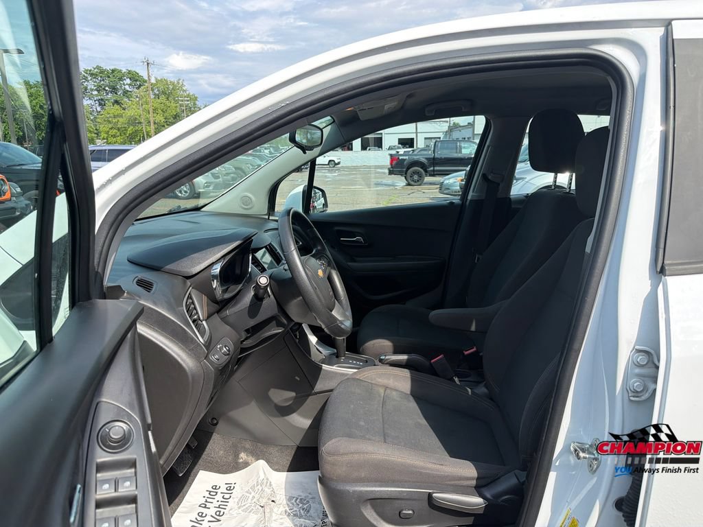 Used 2018 Chevrolet Trax LS AWD/4WD image 12