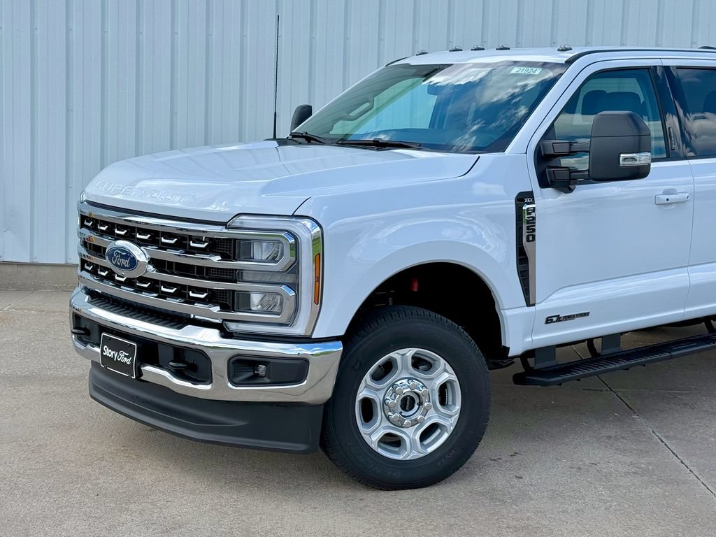 New 2026 Ford F250 XLT w/ XLT Premium Package AWD/4WD image 2
