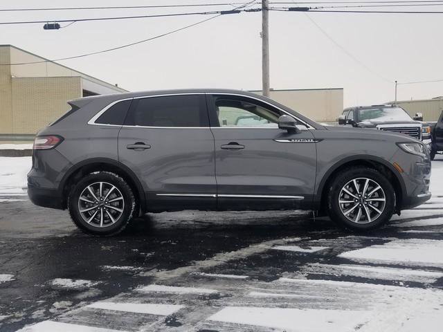 Used 2022 Lincoln Nautilus AWD image 4