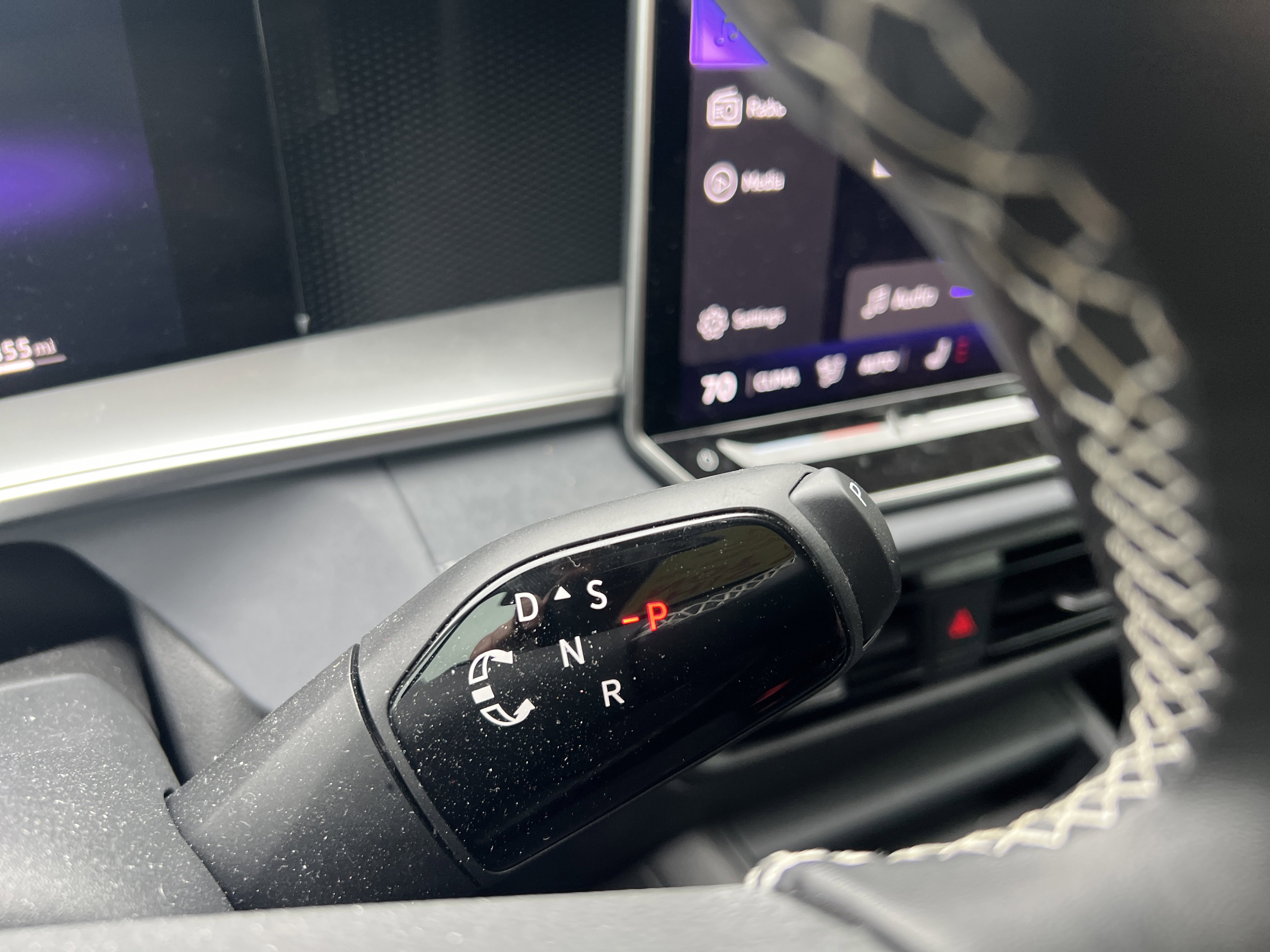 Certified 2025 Volkswagen Tiguan SE FWD image 23