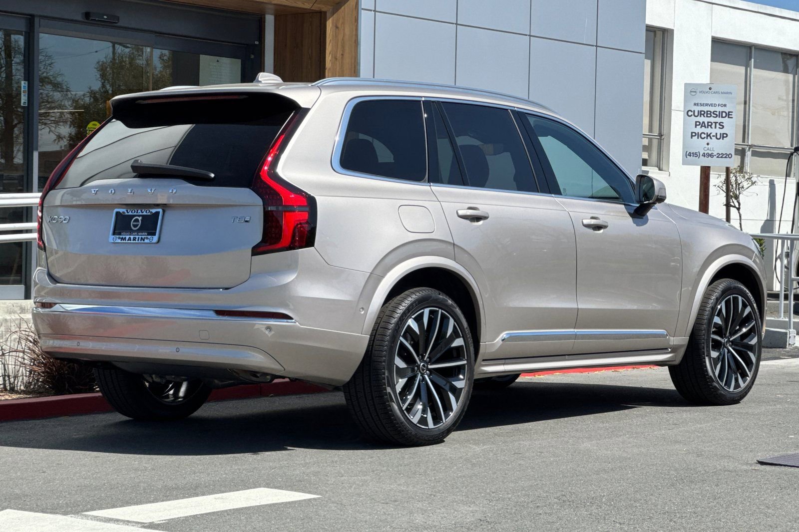 New 2026 Volvo XC90 T8 Plus w/ Protection Package Premier AWD/4WD image 2