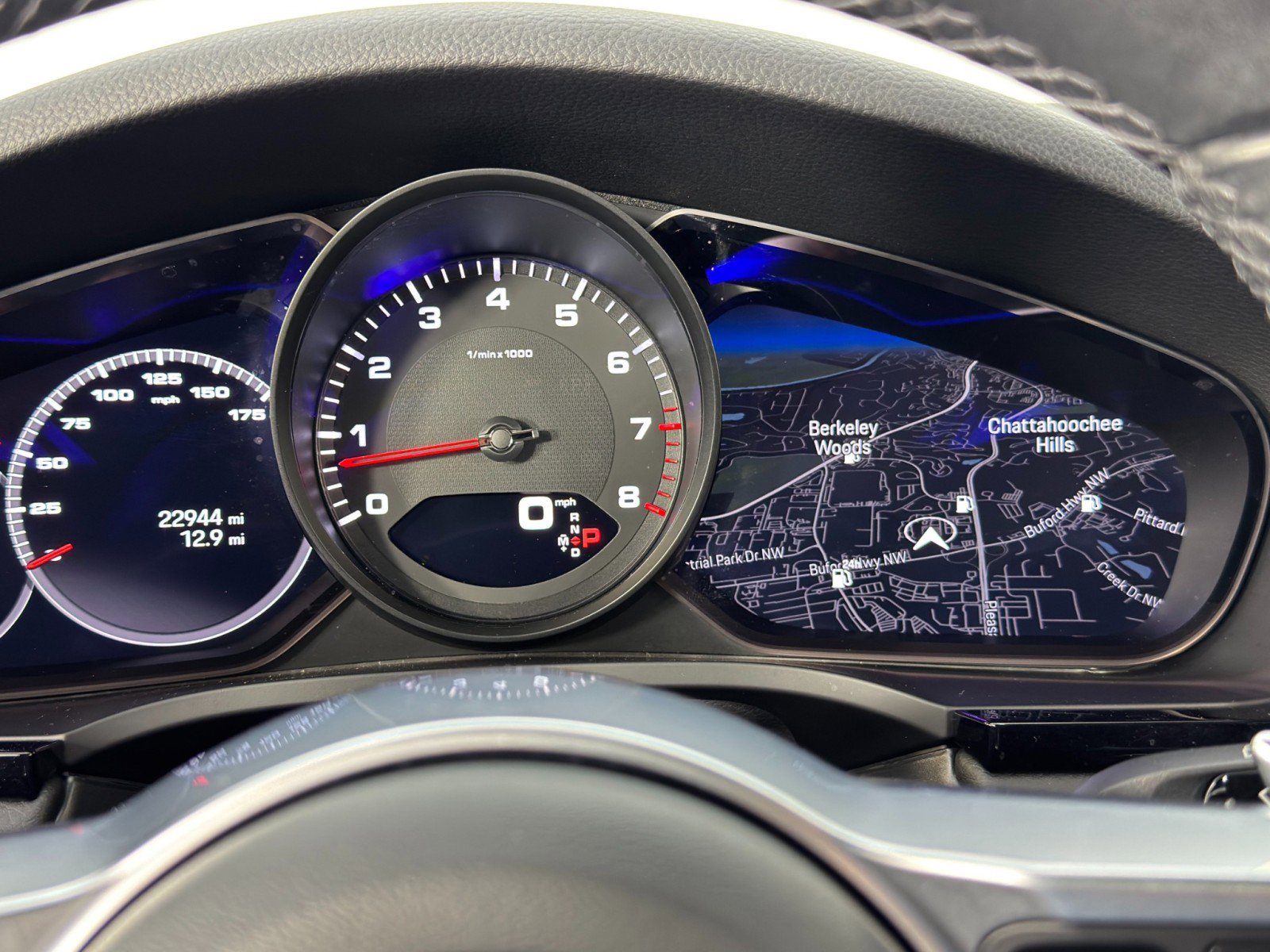 Used 2023 Porsche Cayenne Platinum Edition w/ Premium Package image 20