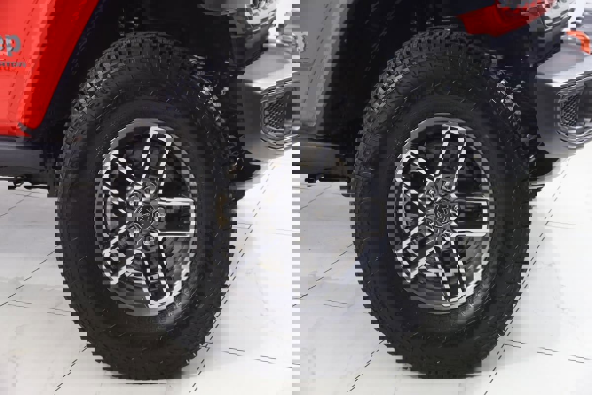 Used 2025 Jeep Gladiator Mojave image 14