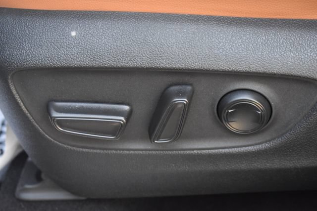 Used 2021 Toyota Highlander Platinum AWD/4WD image 27