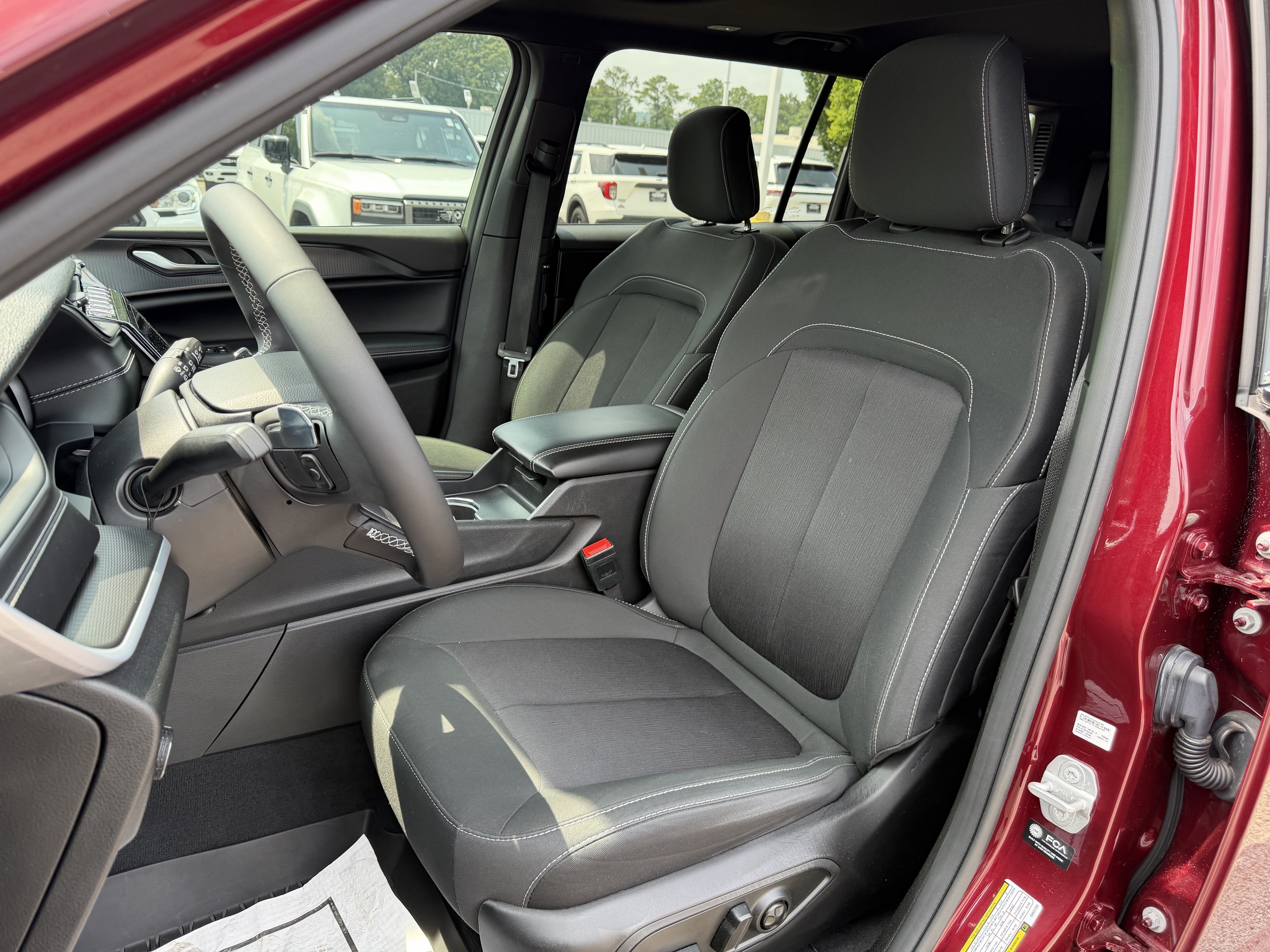Used 2025 Jeep Grand Cherokee L Laredo RWD image 12
