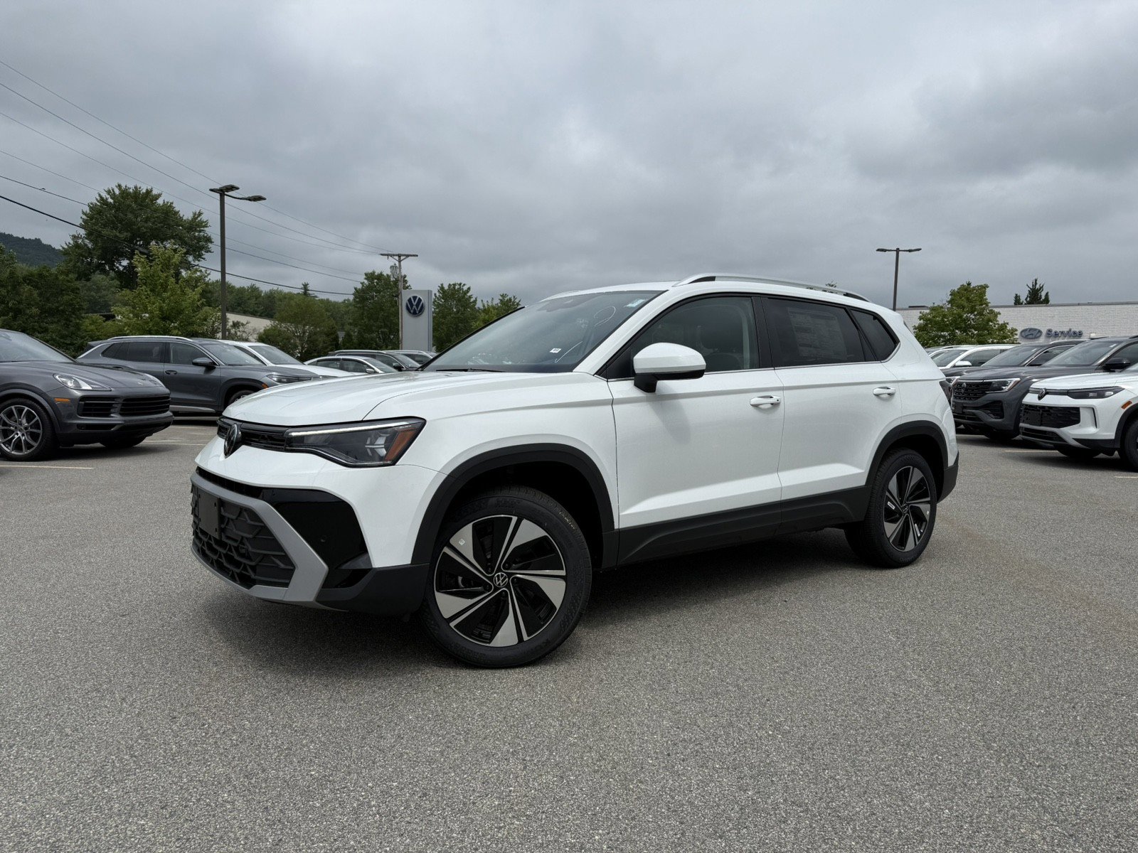 New 2025 Volkswagen Taos SE