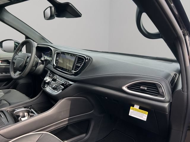 New 2027 Chrysler Pacifica Limited AWD/4WD image 34