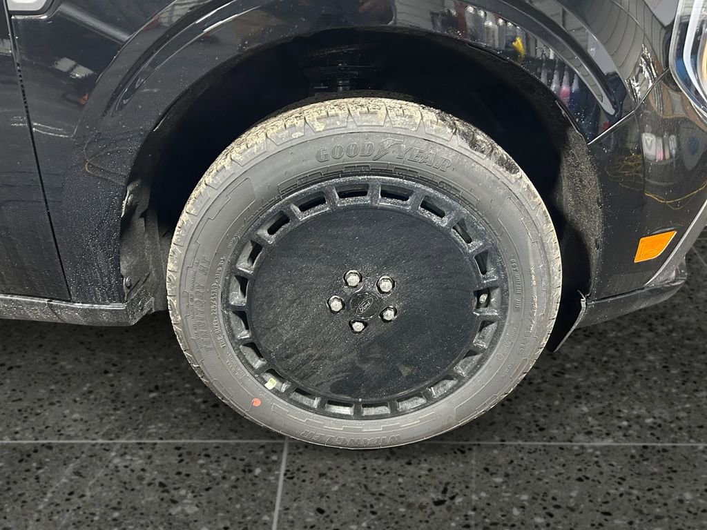 New 2025 Ford Maverick Lobo image 9