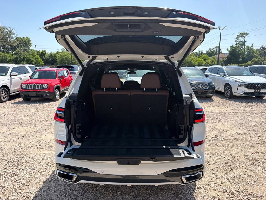 Used 2024 BMW X7 xDrive40i w/ M Sport Package AWD/4WD image 10