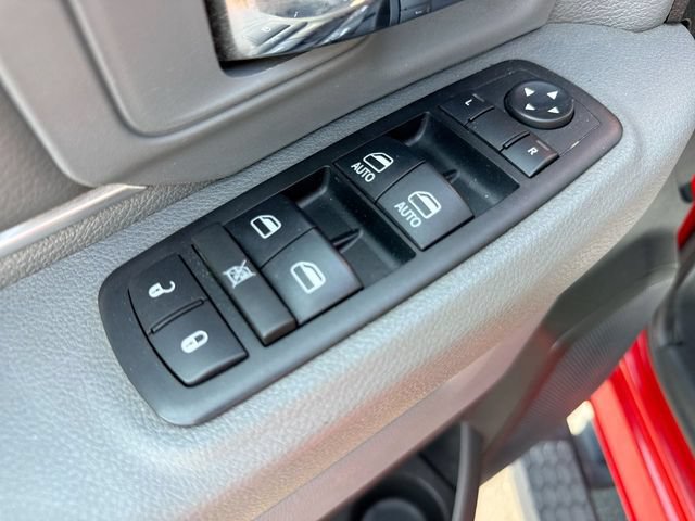 Used 2017 RAM 1500 Classic SLT AWD/4WD image 13