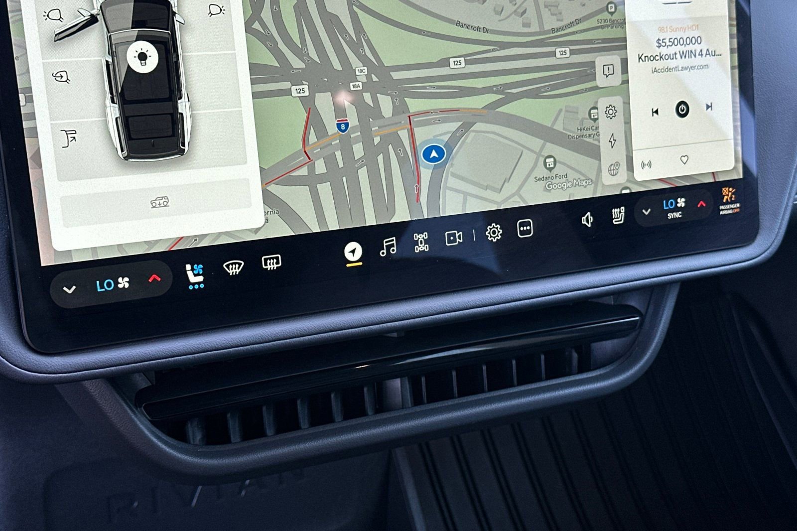 Used 2024 Rivian R1S Adventure image 21