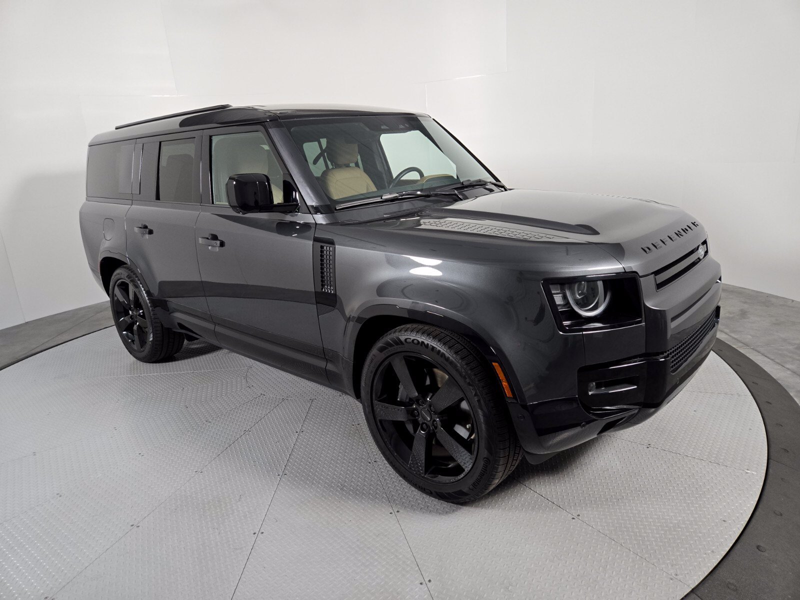 Used 2026 Land Rover Defender 130 X-Dynamic SE AWD/4WD image 17