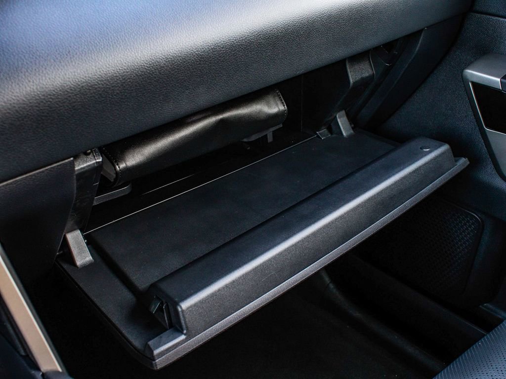 Used 2025 Toyota Tundra Limited AWD/4WD image 18