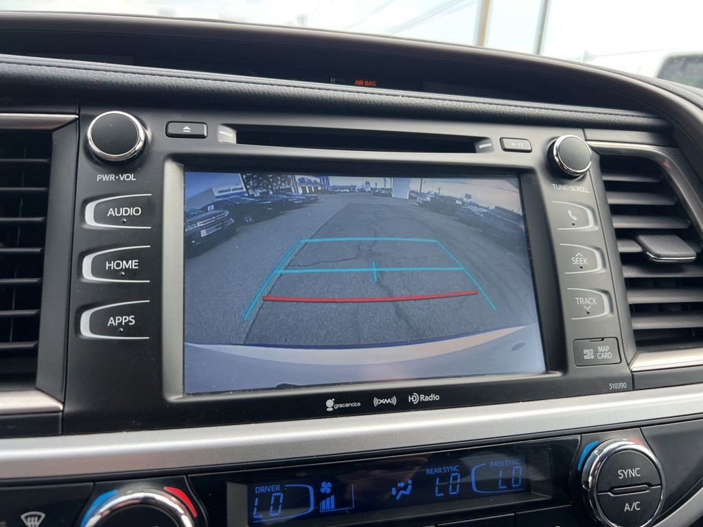 Used 2019 Toyota Highlander XLE AWD/4WD image 13