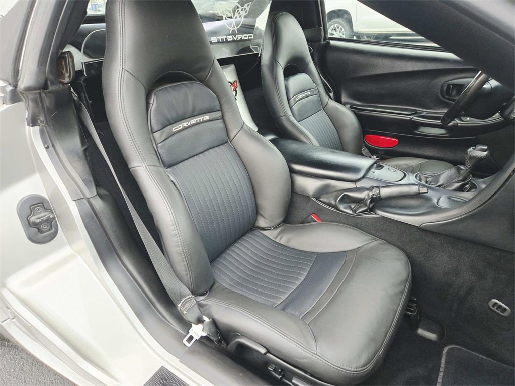 Used 2004 Chevrolet Corvette Convertible w/ Preferred Equipment Group image 12