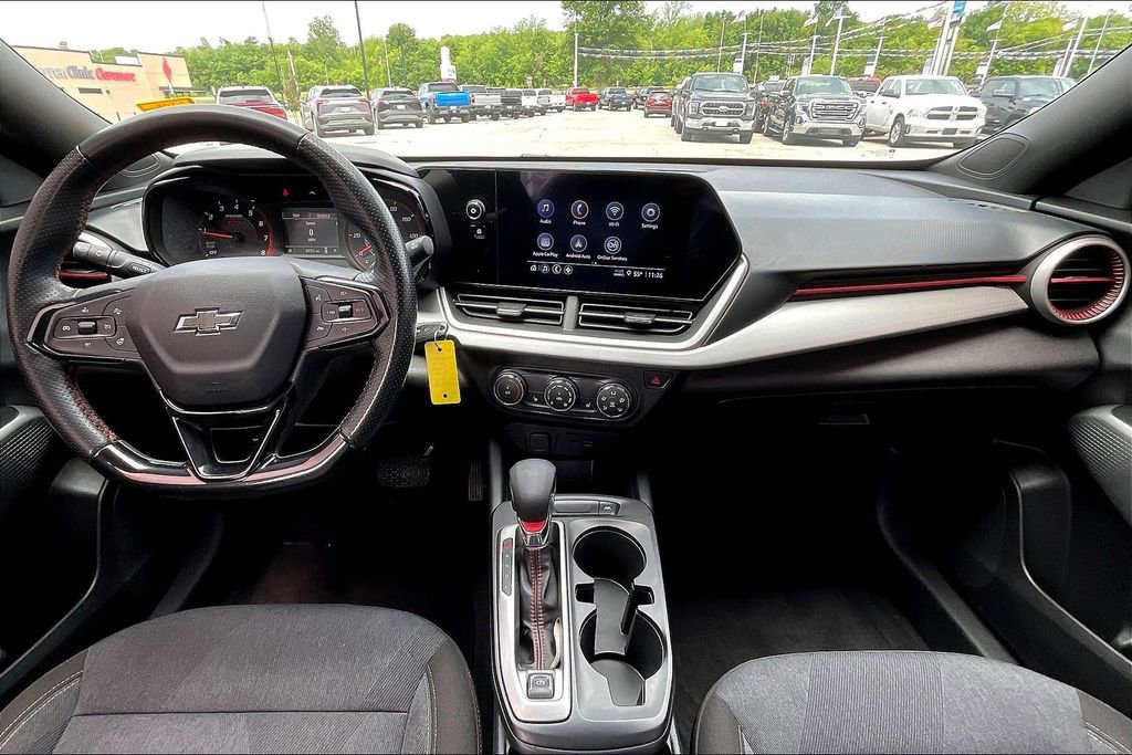 Used 2024 Chevrolet Trax RS FWD image 14