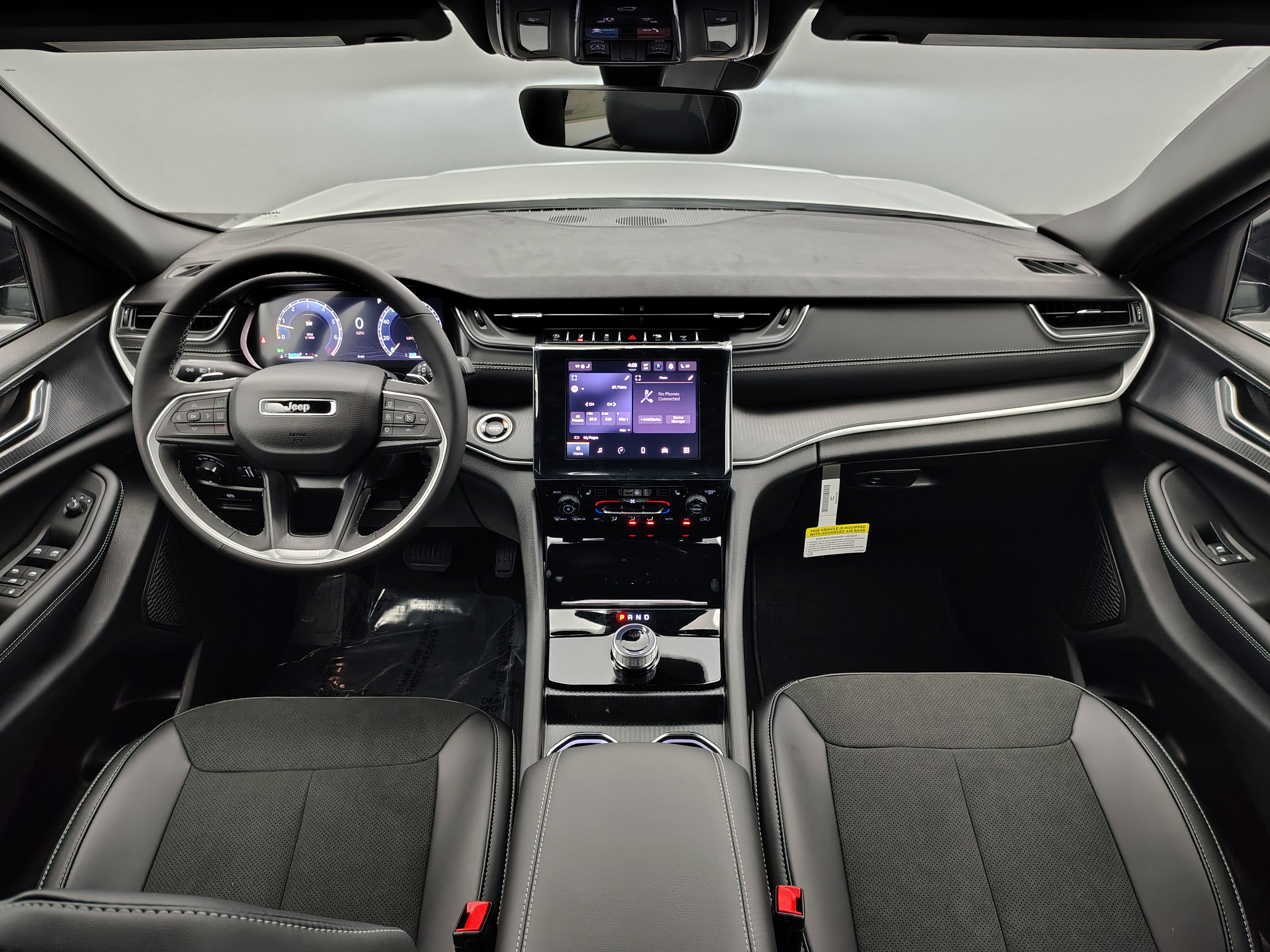 New 2025 Jeep Grand Cherokee Altitude image 24