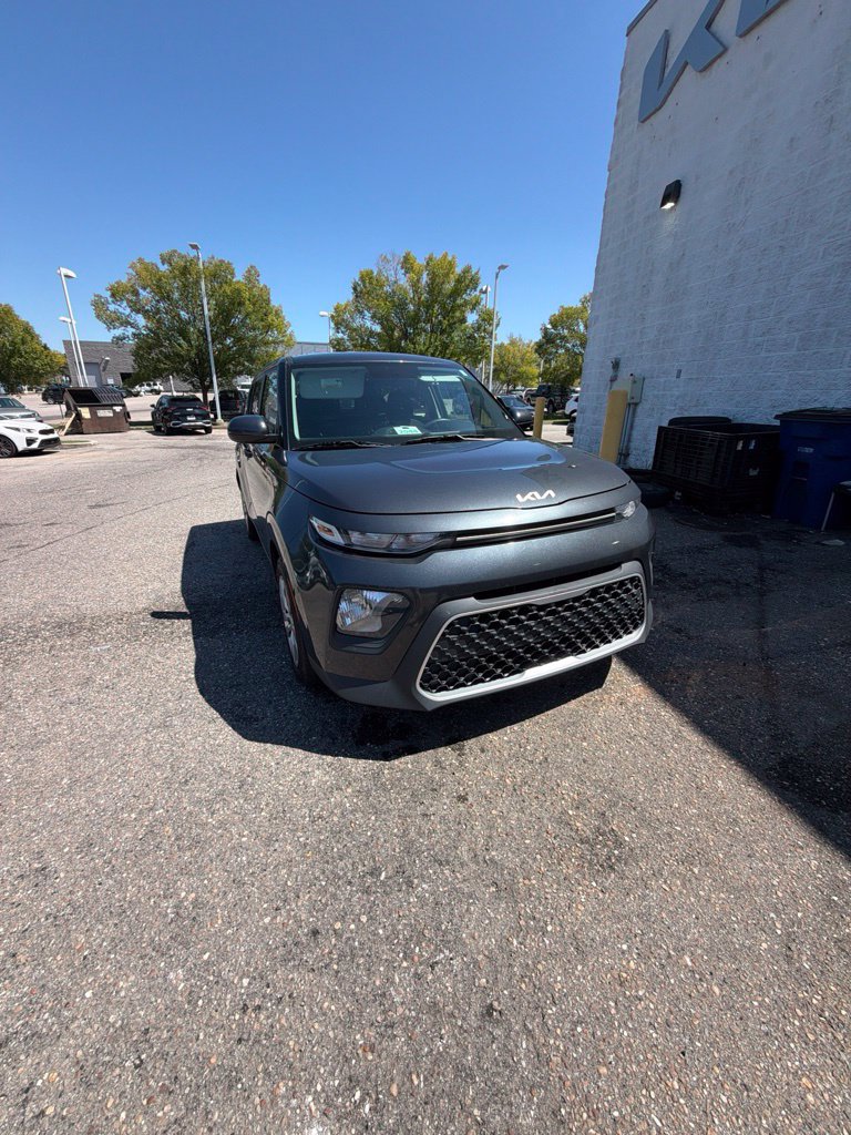 Used 2022 Kia Soul LX FWD image 1