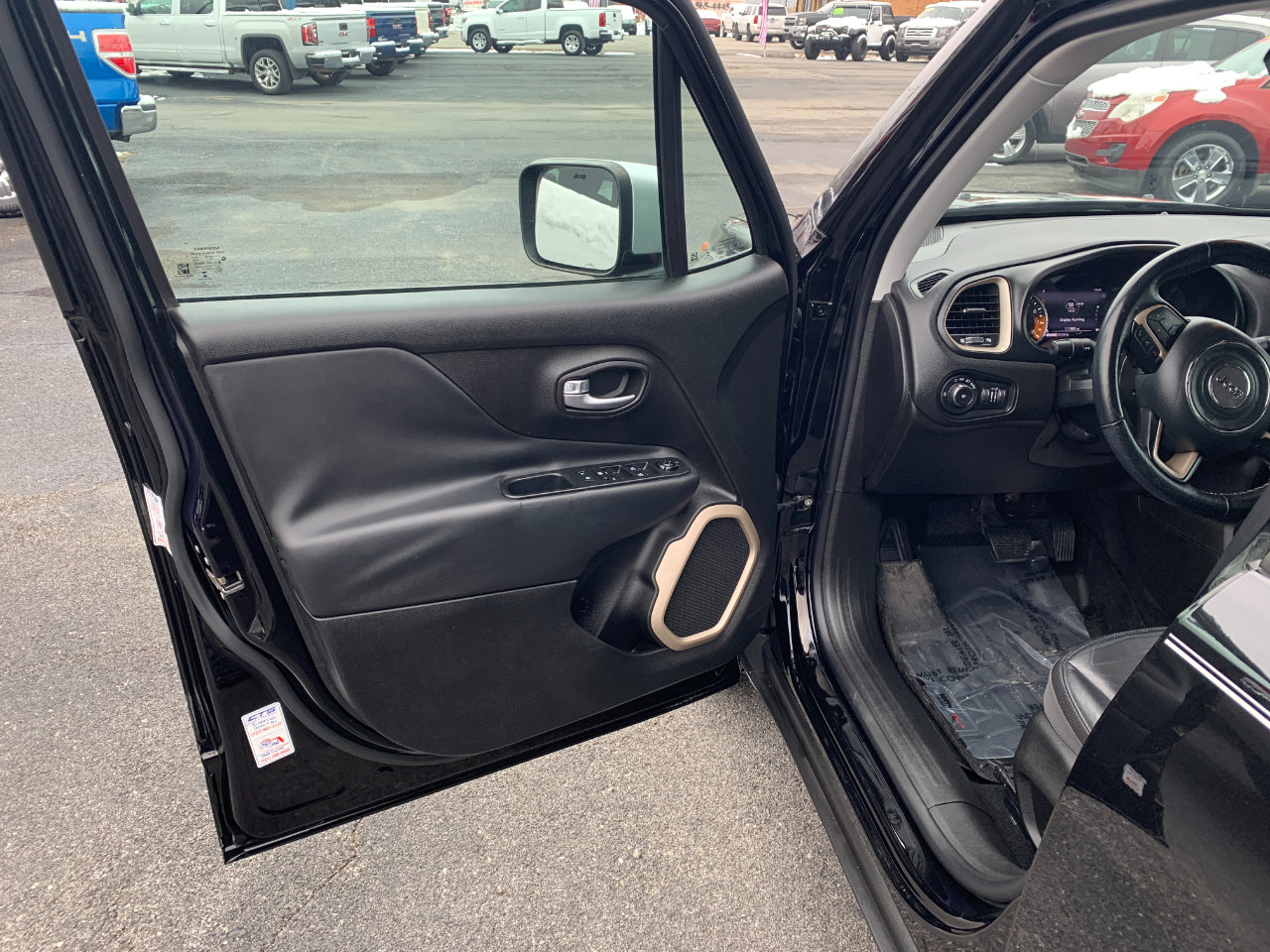 Used 2017 Jeep Renegade Limited image 9