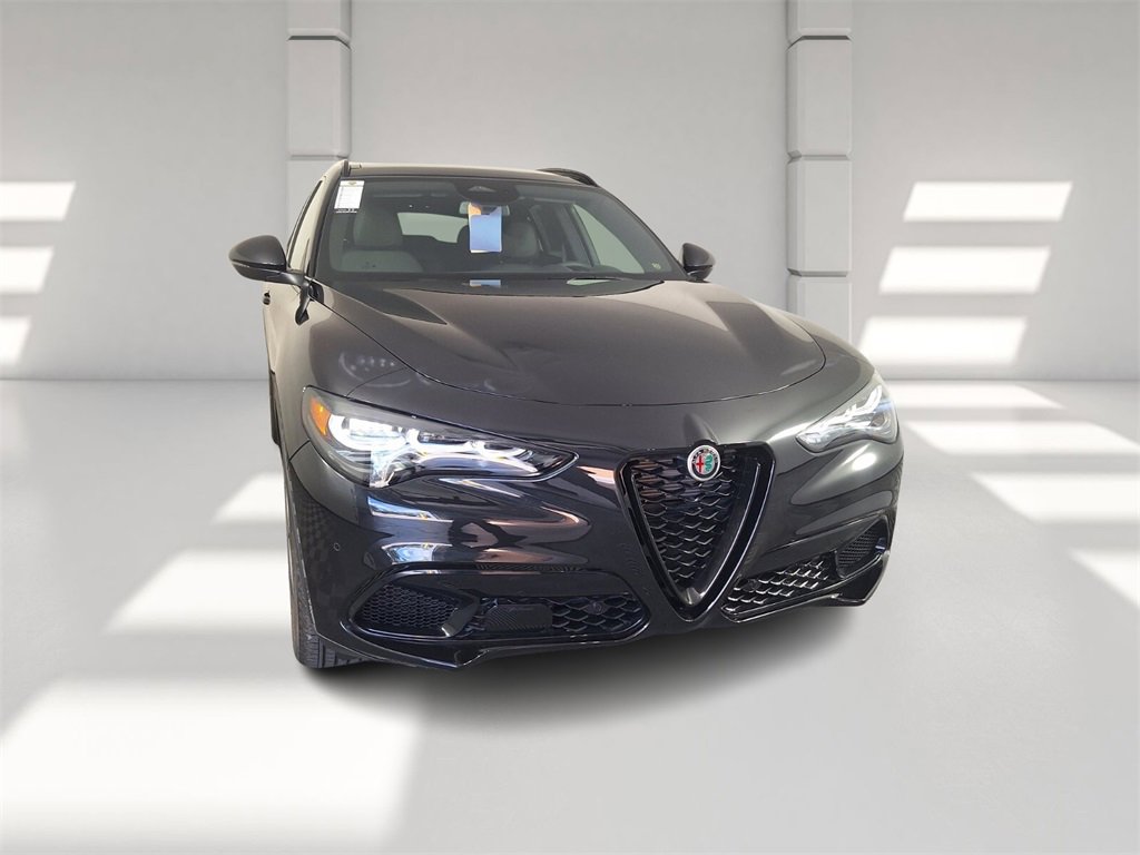 New 2025 Alfa Romeo Stelvio Sprint w/ Convenience Package image 3