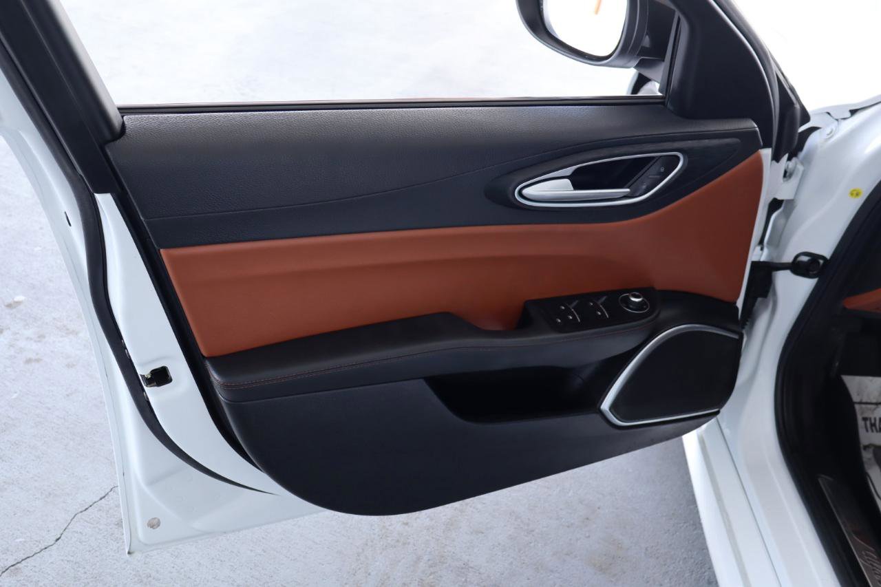 Used 2019 Alfa Romeo Giulia w/ Nero Edizione image 13