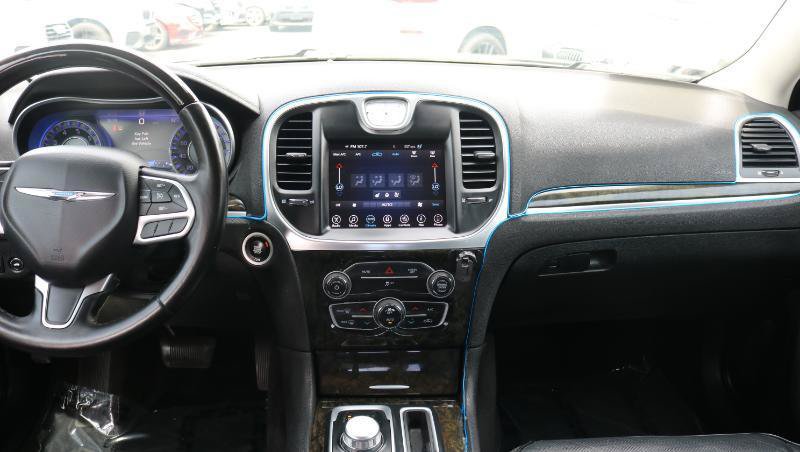 Used 2017 Chrysler 300 C RWD image 22
