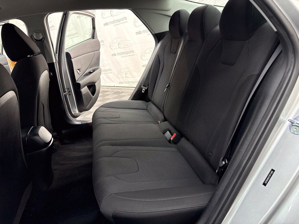 Used 2021 Hyundai Elantra SE FWD image 27