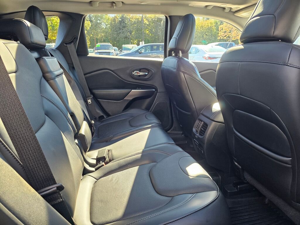 Used 2019 Jeep Cherokee Limited w/ Luxury Group image 12