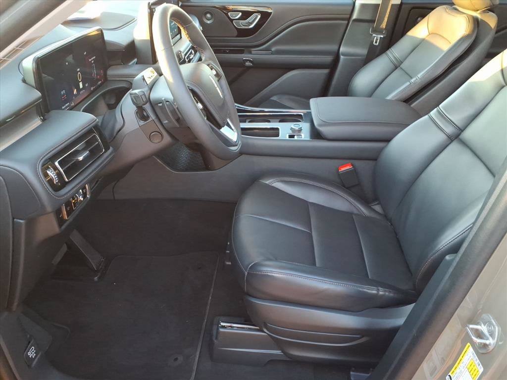 Used 2025 Lincoln Aviator AWD w/ Equipment Group 101A image 5