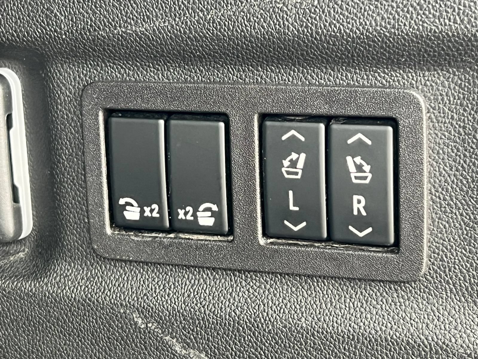 Used 2023 GMC Yukon XL Denali AWD/4WD image 50