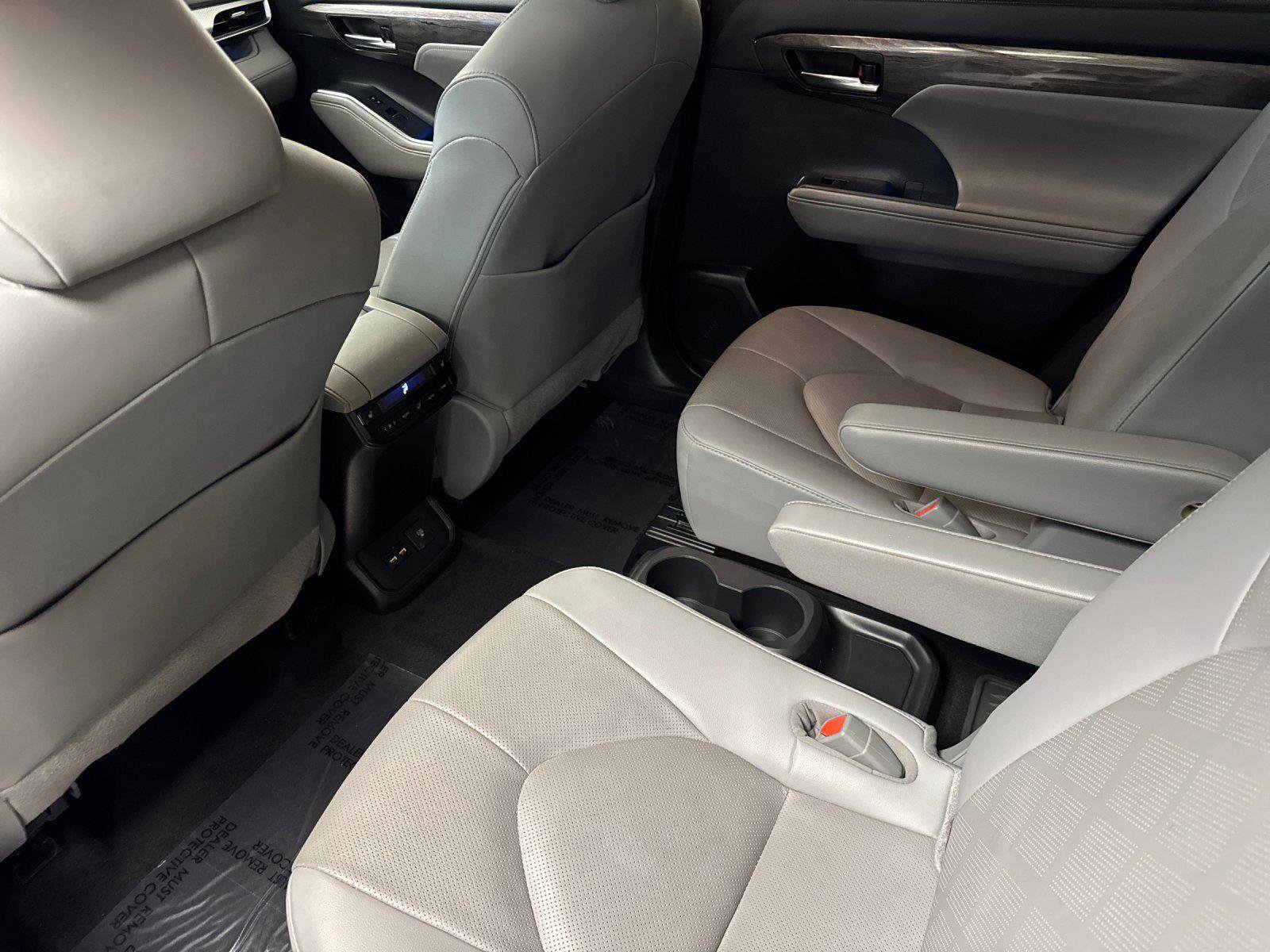 Used 2020 Toyota Highlander Platinum AWD/4WD image 11