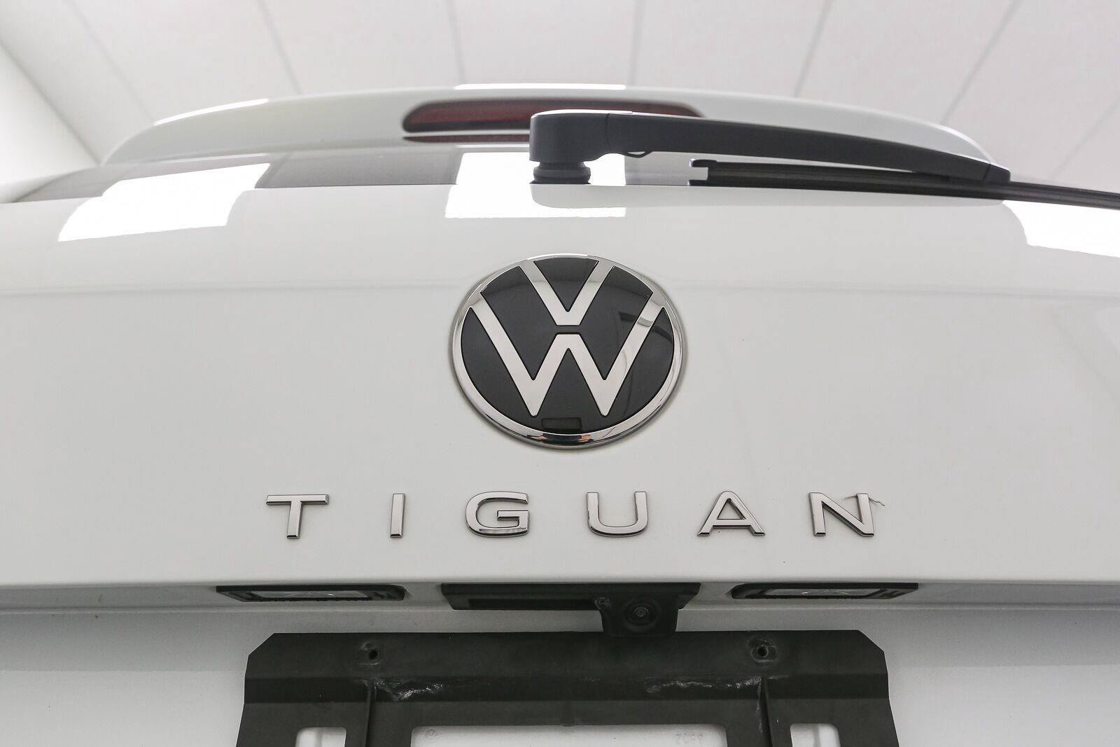 Certified 2024 Volkswagen Tiguan SE R-Line AWD/4WD image 15