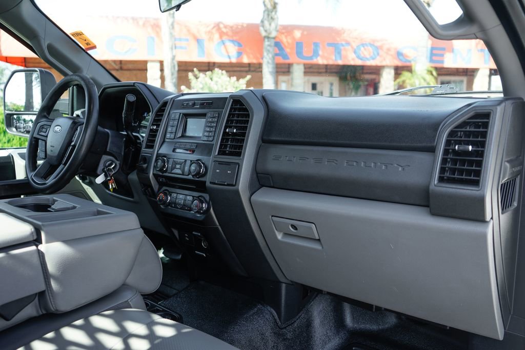 Used 2017 Ford F550 2WD Regular Cab Super Duty image 30