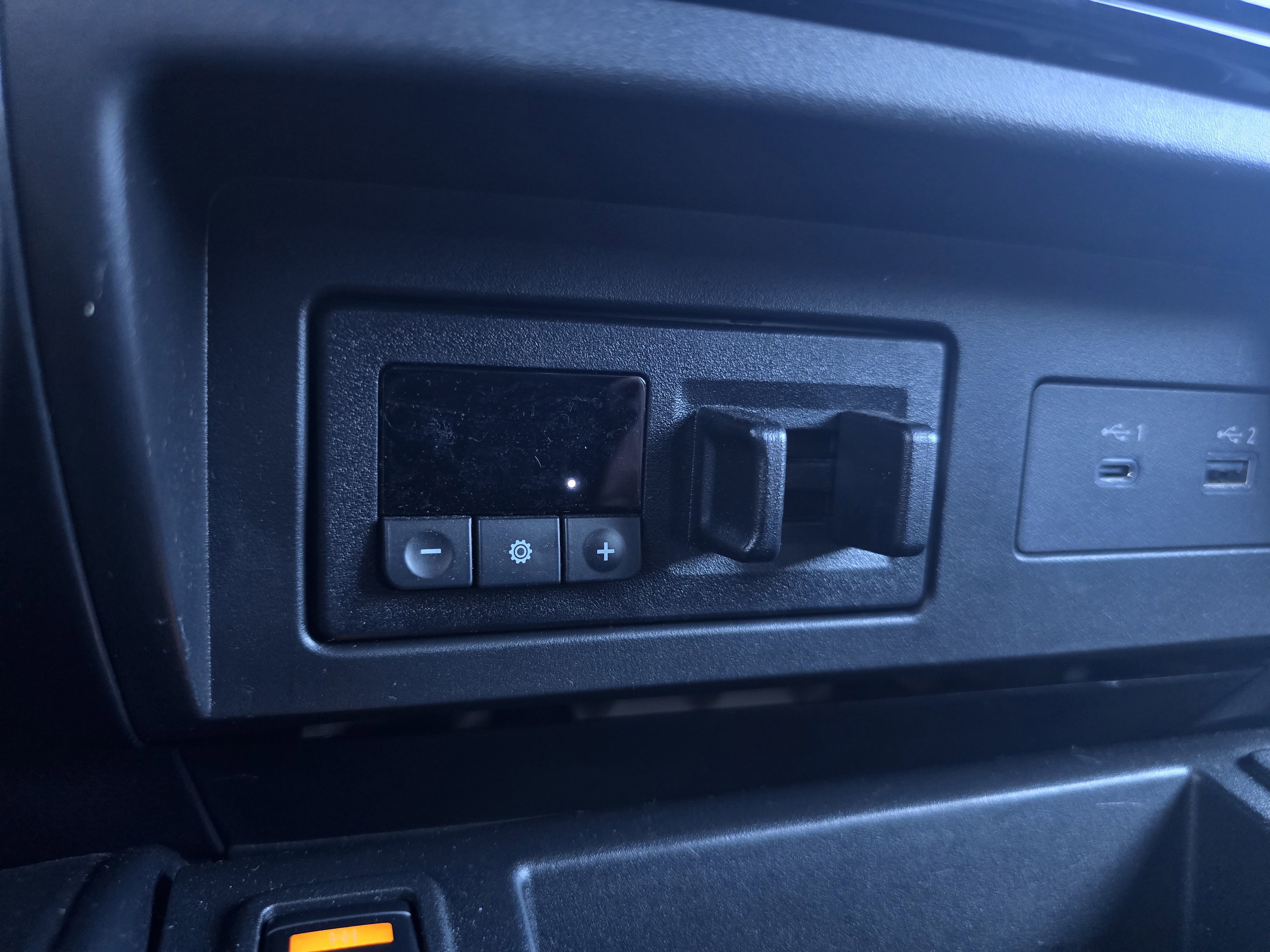 Used 2024 Nissan Titan SV w/ SV Convenience Package image 32