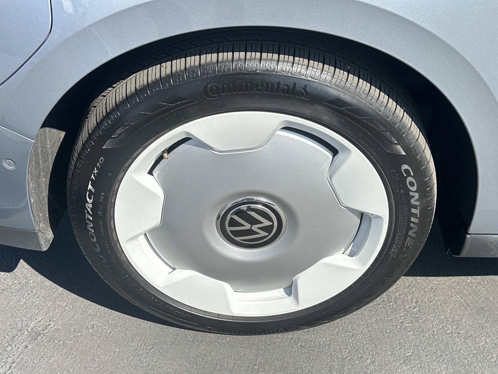 Used 2025 Volkswagen ID. Buzz 1st Edition AWD/4WD image 6