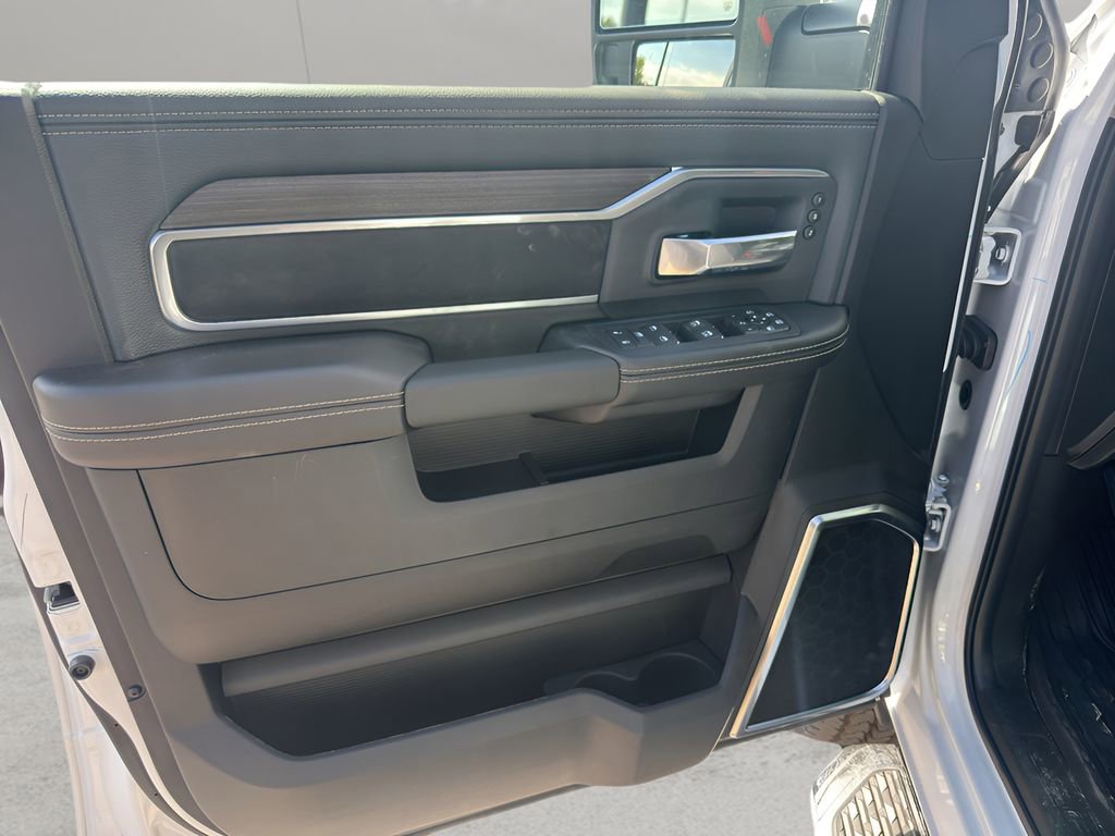 New 2026 RAM 3500 Laramie AWD/4WD image 19