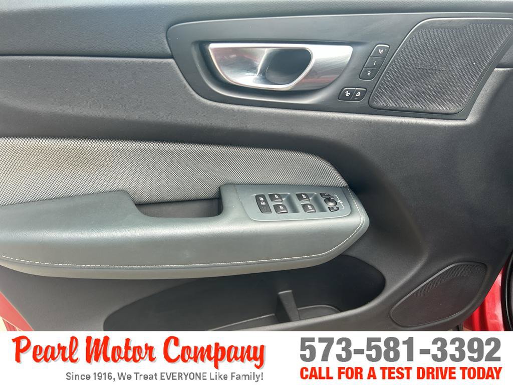 Used 2021 Volvo XC60 T5 R-Design AWD/4WD image 9
