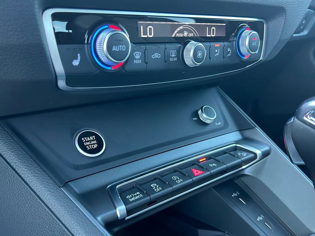 New 2025 Audi Q3 2.0T Premium image 19