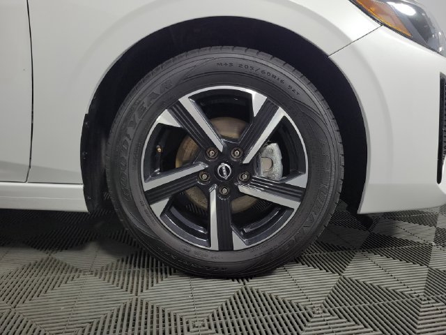 Used 2024 Nissan Sentra SV FWD image 11