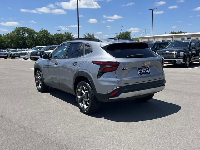 Used 2024 Chevrolet Trax LT w/ Sunroof Package FWD image 7